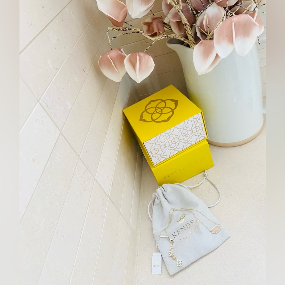 Kendra Scott New Elisa; gold tone; rose pink quartz. Box and now included.